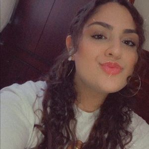 Meet your Posher, Adamantia